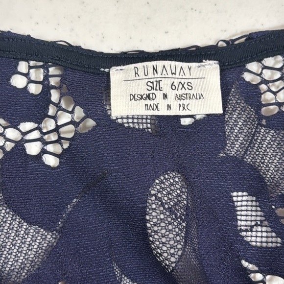 Runaway the Label Crop Lace Long sleeve top Side Zip Sheer XSmall EUC - Picture 5 of 8
